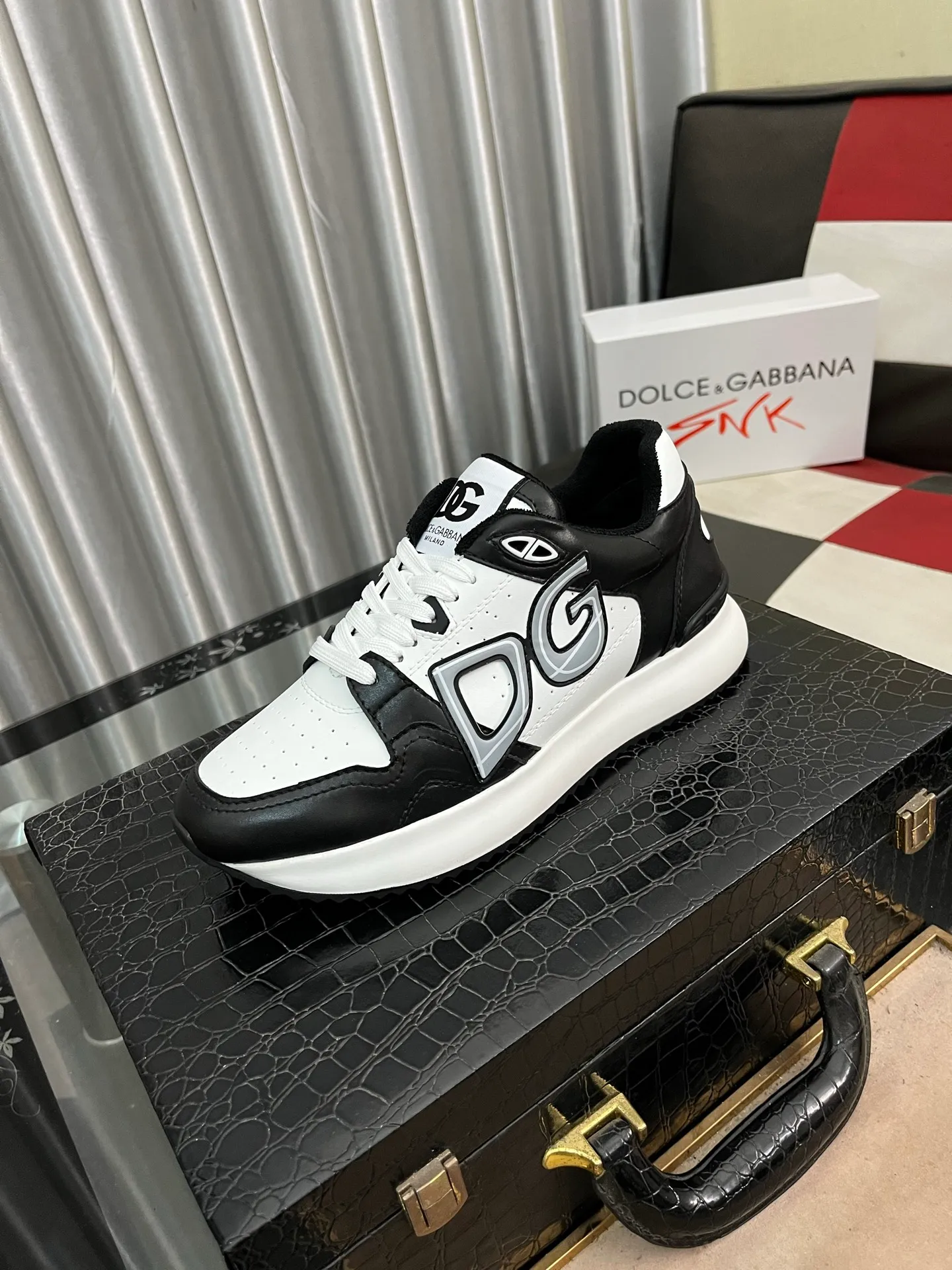 Men's men's shoes💰500⌚️⌚️New Dolce & Gabbana/top original DG heavy industry series, new casual fashion shoes👟Simple and elegant style, fashionable and exclusive👑Fashionable and generous. Upper: Original first-layer calfskin, comfortable sheepskin lining. Original special electroplated combination outsole, exquisite and luxurious, super A level! Compared with the genuine product at the counter, the version is no worse at all💕Size: 38-46